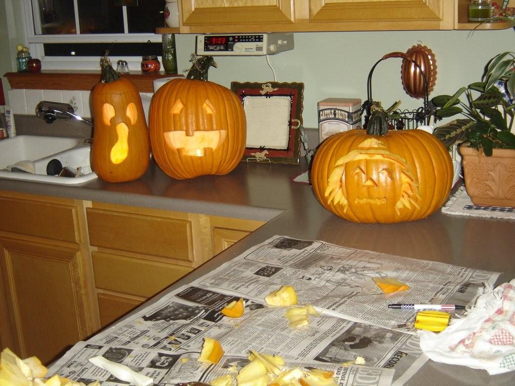 [Carving+pumpkins+007.jpg]