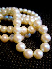 [180px-White_pearl_necklace.jpg]