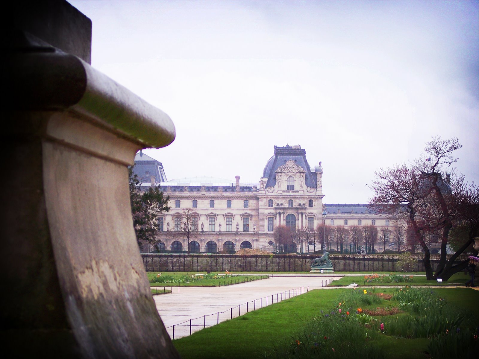 [Louvre02.jpg]