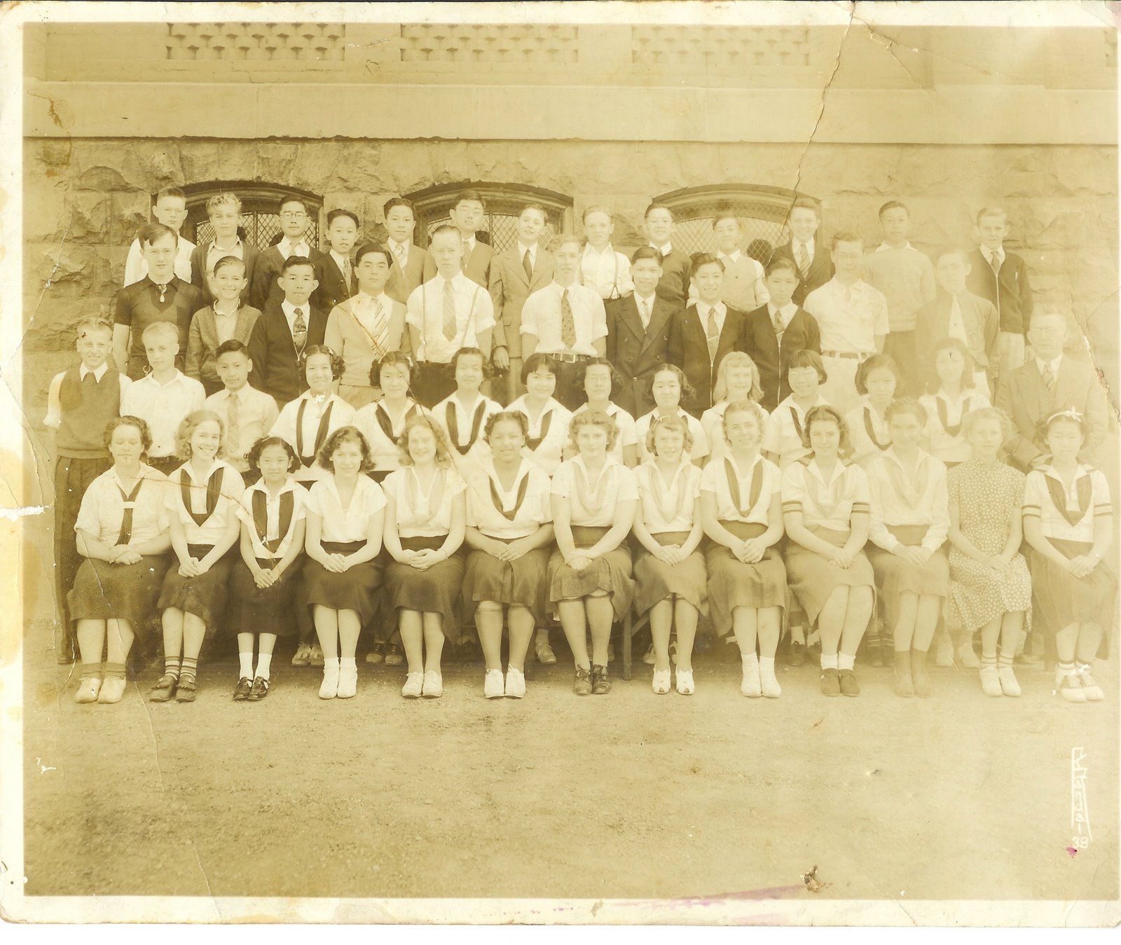 [Mother's+Eighth+Grade+Class+Picture+-+1938+-+Seattle.jpg]