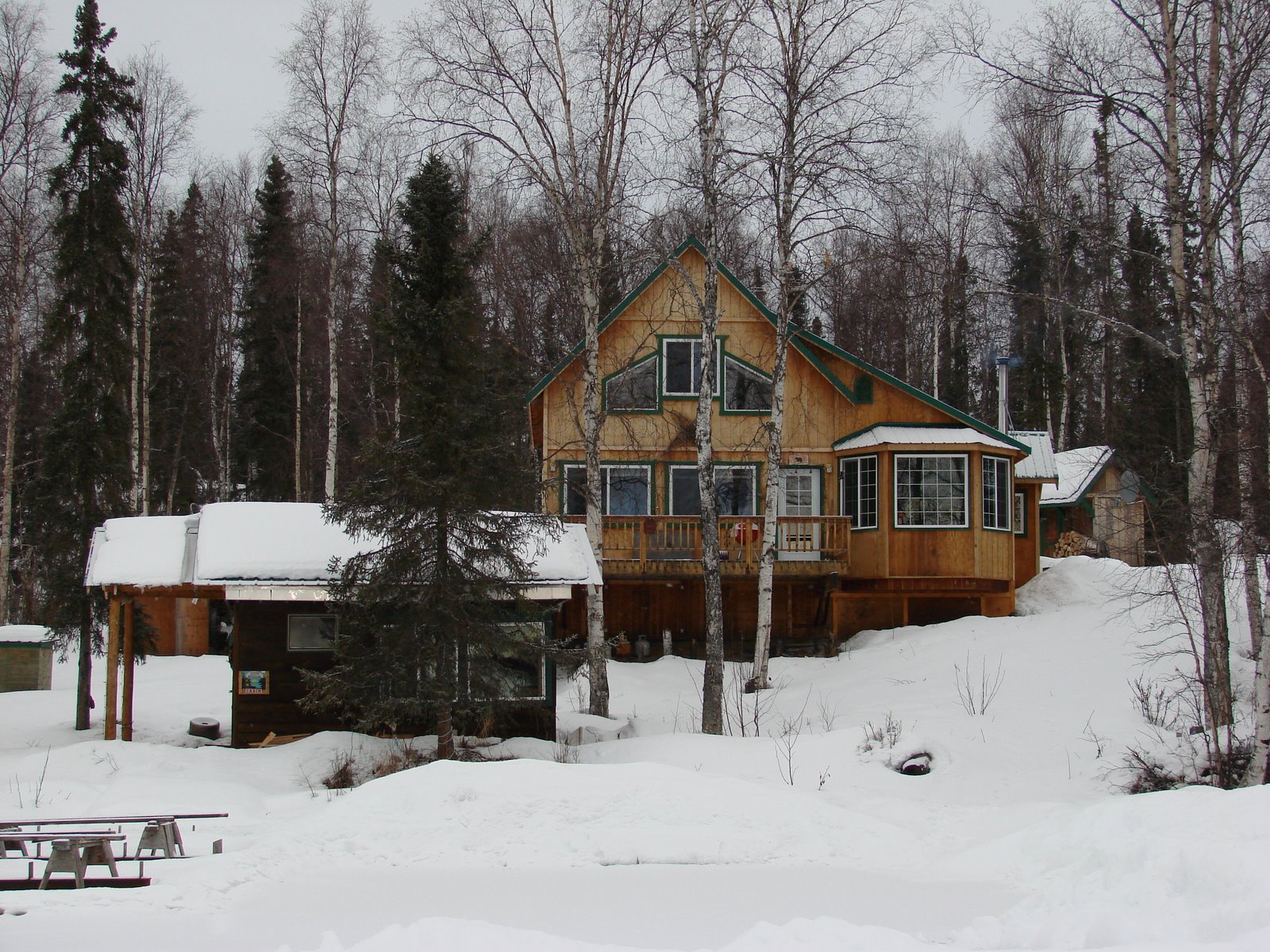 [Linda's+family+cabin+on+Flat+Lake.JPG]
