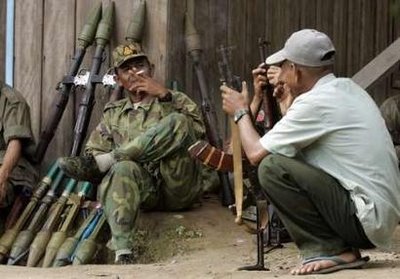 [080722+-+17+Khmer+soldier+(Reuters).jpg]