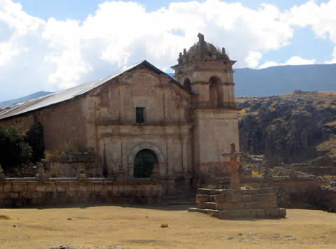 [coporaque_templo_colonial_de_apachaco.jpg]