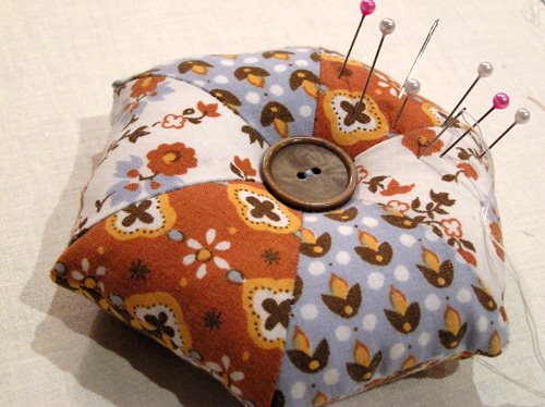 How to make a pincushion by hand...