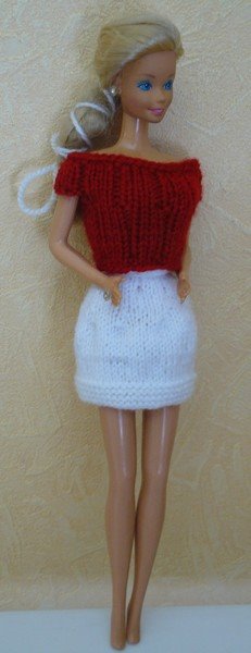 [barbie,+top+rouge,+mimi+jupe+blanche.jpg]