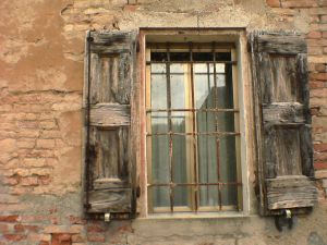 [window+wooden+shutters.jpg]