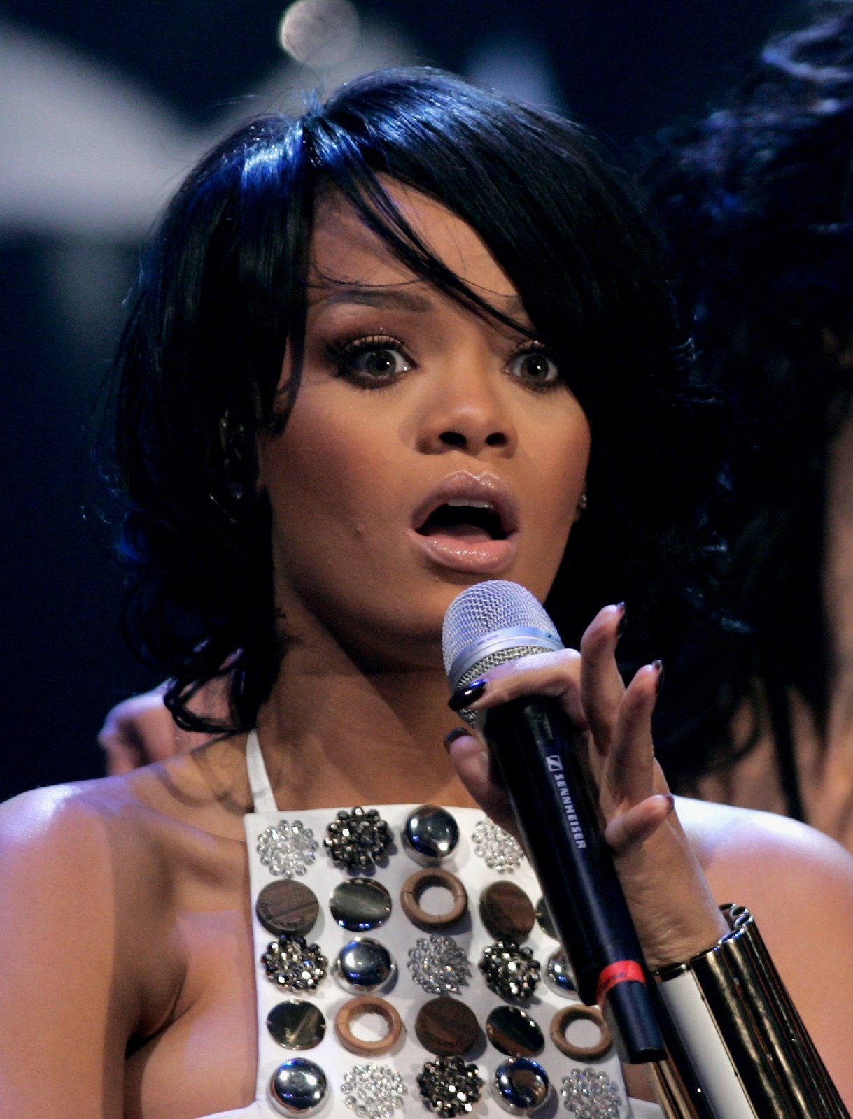 [98882_Celebutopia-Rihanna_performs_during_the_German_TV_show_Wetten4_dass_in_Leipzig-08_122_537lo.jpg]