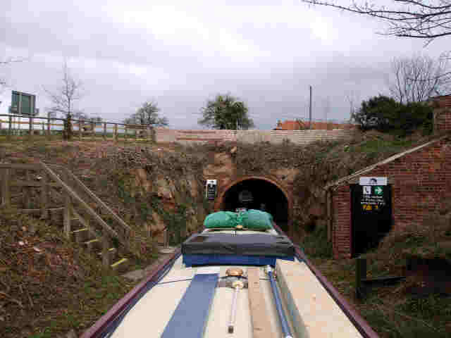 [April+2008+038+Drakeholes+Tunnel+B.jpg]