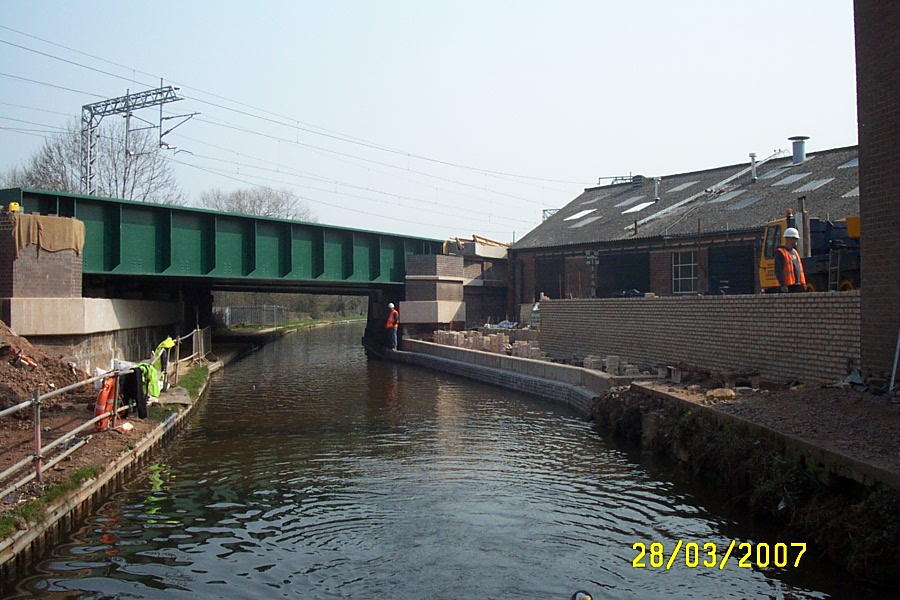 [March+2007+039+Armitage+railway+bridge.jpg]