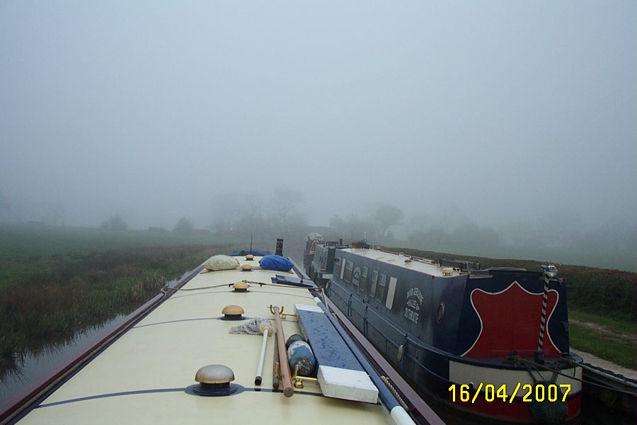 [April+2007+141+Misty+morning+above+Bosley+Locks.jpg]