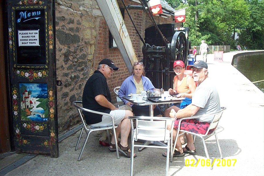 [June+2007+047+outside+the+Wharf+Cafe.jpg]