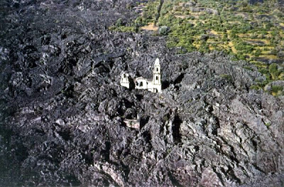 Fogonazos: San Juan de Paricutín, la iglesia que sobrevivió a la lava