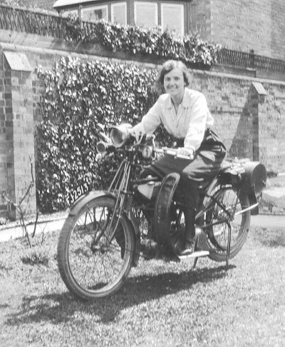 [Lady+on+1923-4+motorcycle.jpg]