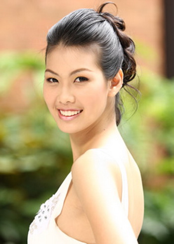 Kam-Kawintra Photijak crowned Miss Thailand Universe 2008