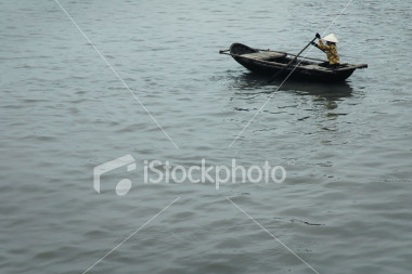 [ist2_766293_woman_rowing_her_boat_across_the_bay.jpg]
