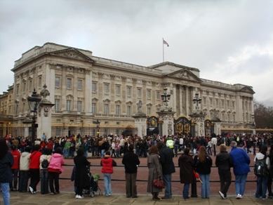 [Buckingham+Palace.jpg]