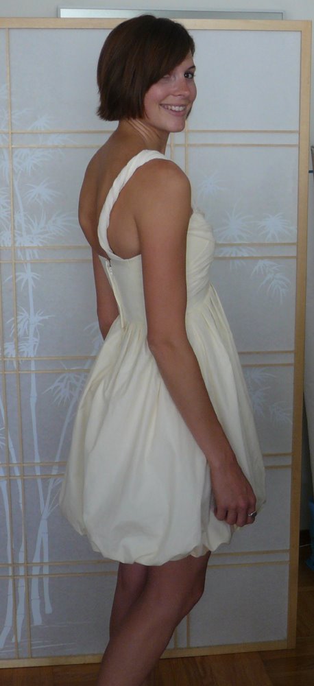 [katie-wedding-dress-back.jpg]