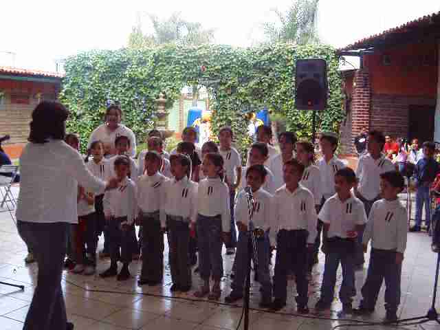 [Niños+cantando+GuadaPatria5.jpg]