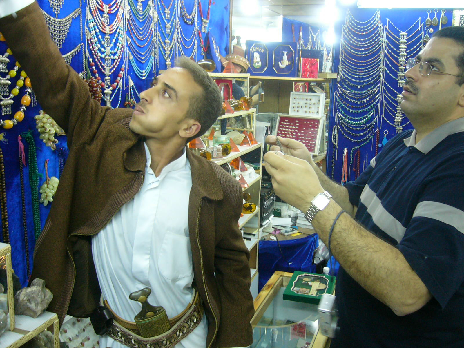 [Yemeni+Jewelery+Store.jpg]