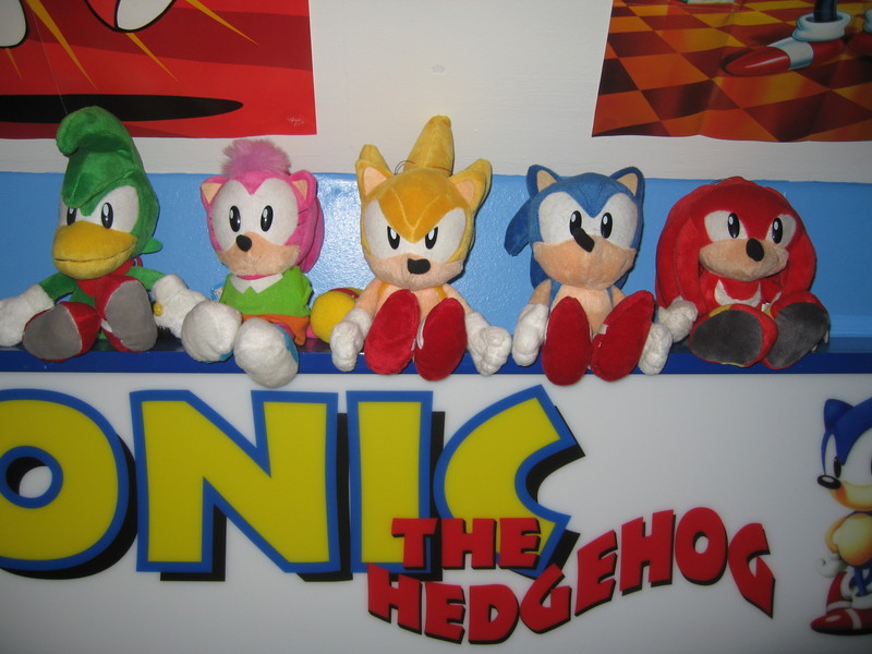 [Sonic_the_Fighters_plushies.jpg]