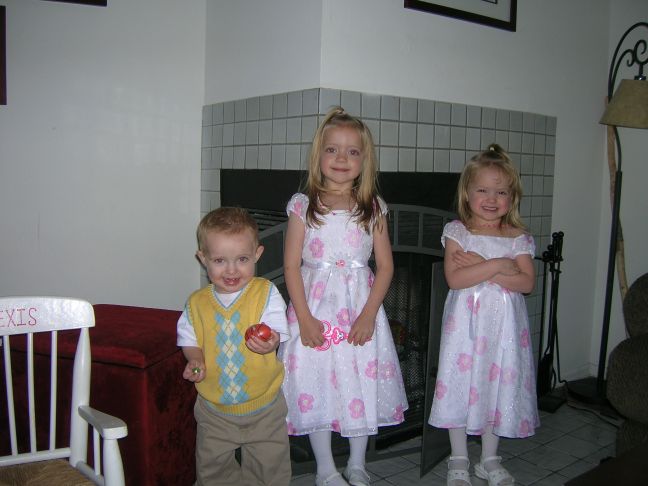 [Kids+in+Easter+clothes.jpg]