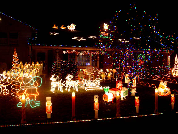 [crazy+christmas+house.jpg]