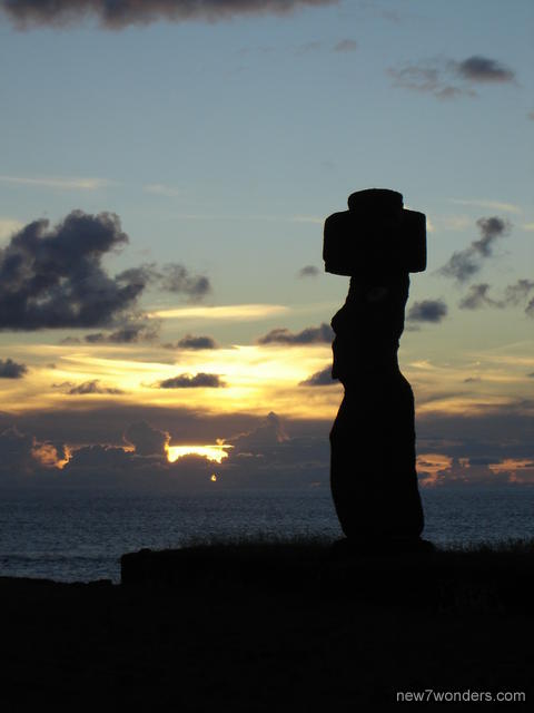 [Easter+Island+Statues_+Nicolas+Celedon.jpg]