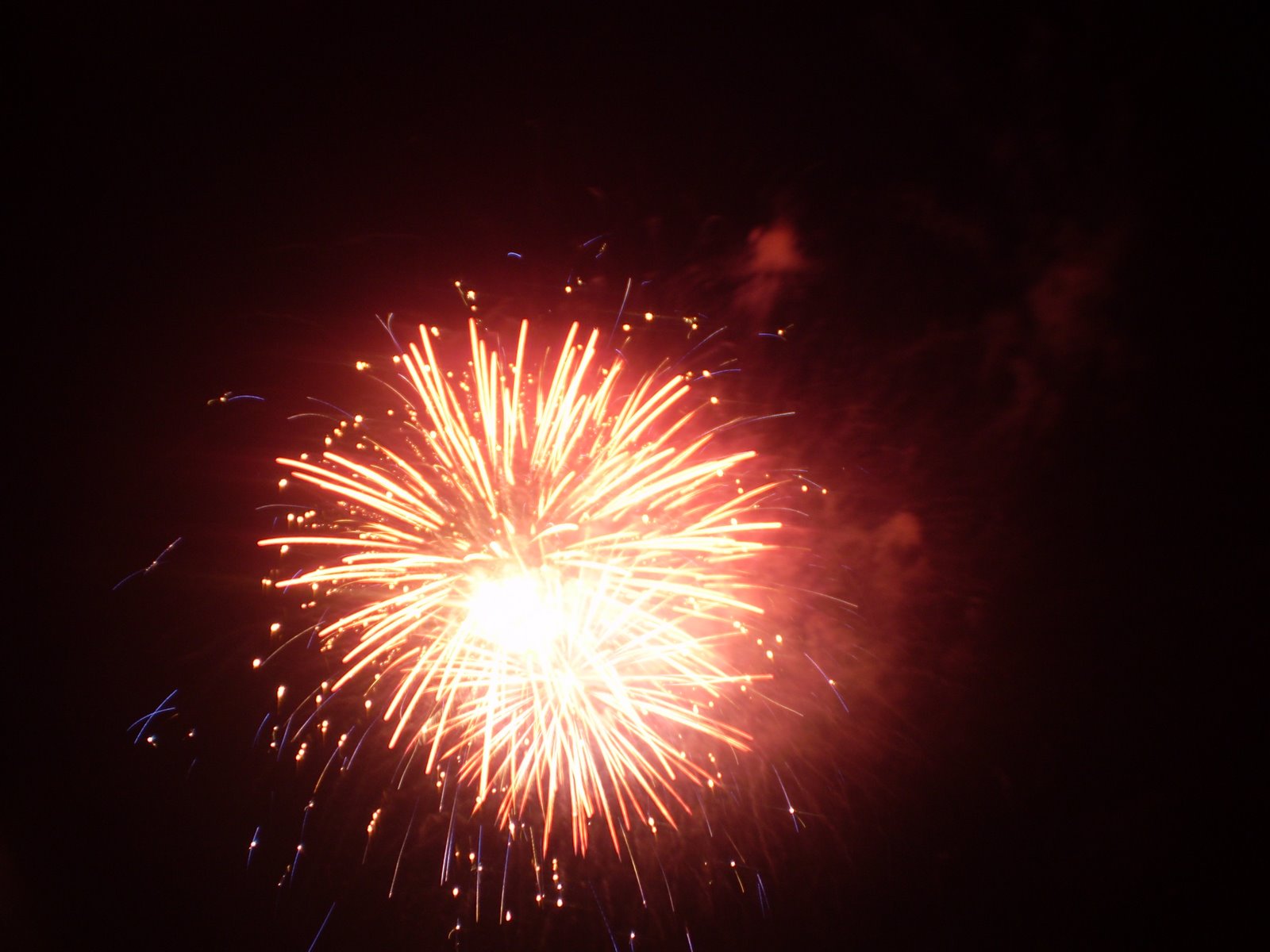 [fireworks-3.JPG]