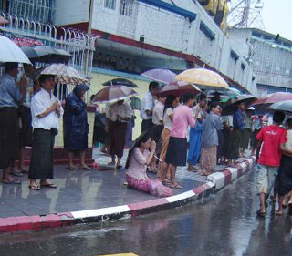 [Yangon_Raining.jpg]