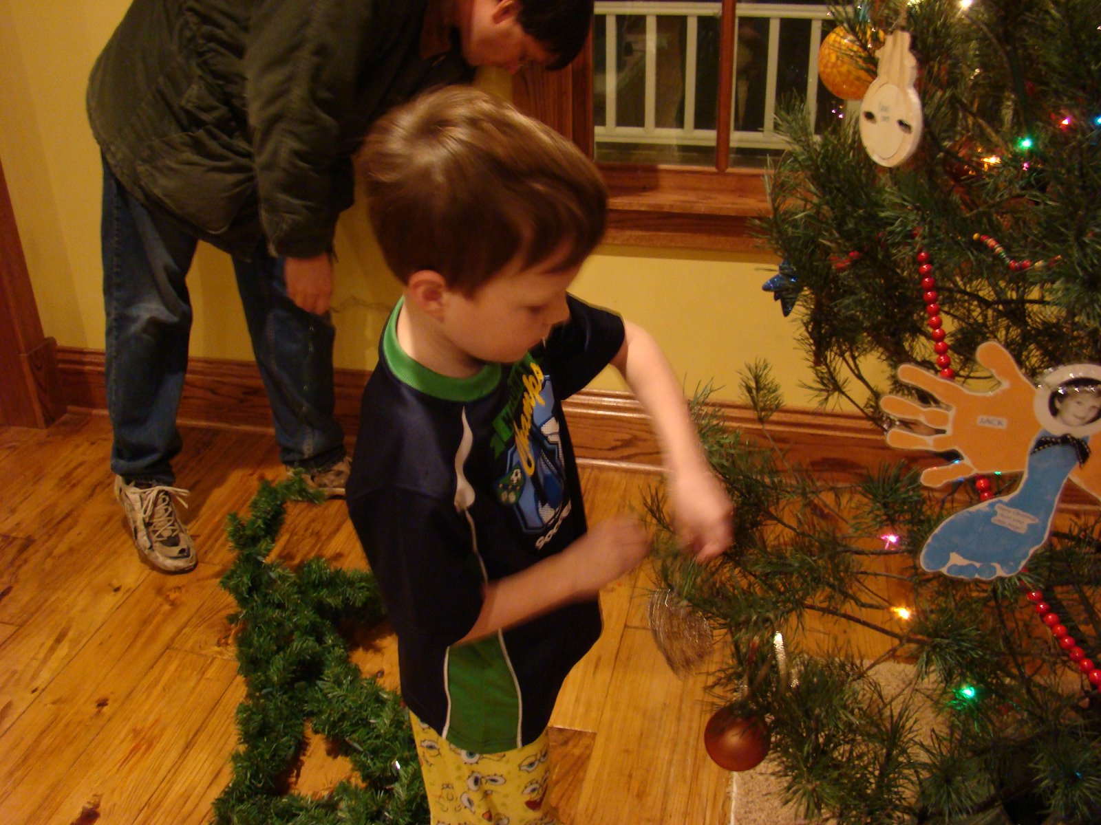 [December+tree,+party,+decorating+cheese+022.jpg]