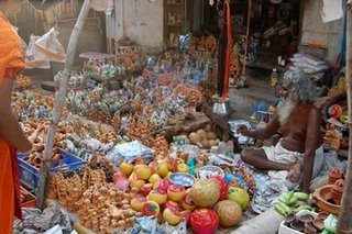 [Market+at+Chidambaram+temple.jpg]