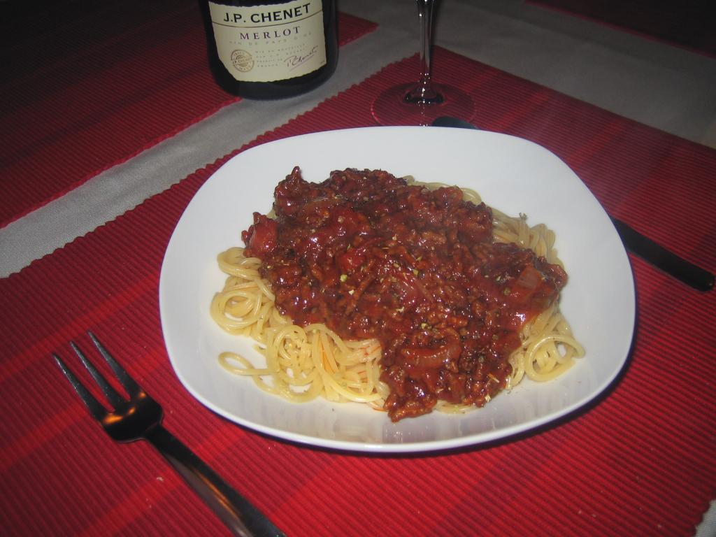 [spaghetti-bolognese-01.jpg]