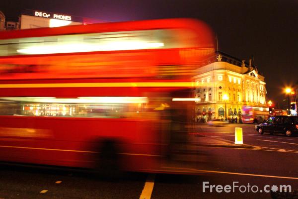 [31_26_24---Piccadilly-Circus-at-night--London--England_web.jpg]