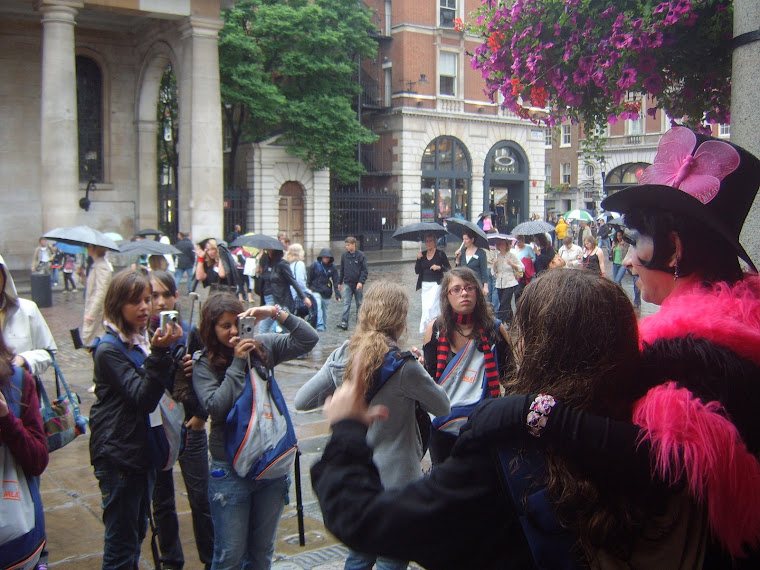 In front of the Covent Garden - Sommer 2007 - London UK