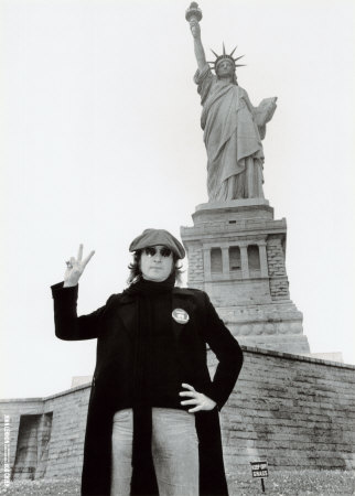 [FFPOFP109b~John-Lennon-at-The-Statue-of-Liberty-Posters.jpg]