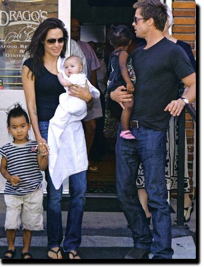 [The+Jolie-Pitt+Family33.jpg]