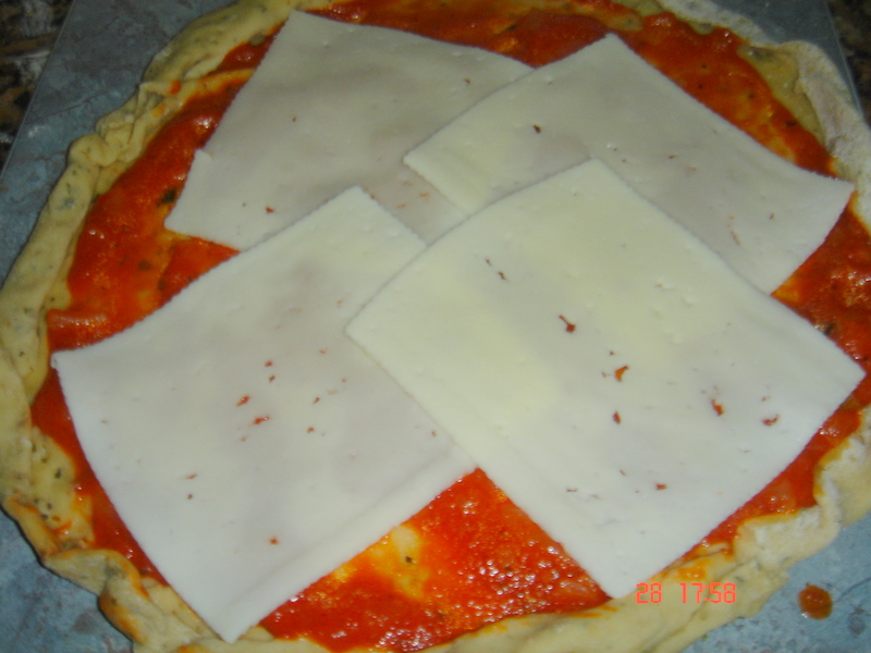 [tomate+y+queso+en+pizza.JPG]