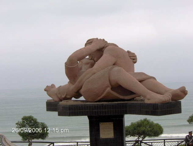 [Escultura+El+Beso+-+Parque+de+los+Novios+-+Dtto.+Miraflore+-+Lima,+Peru+26-9-2006.jpg]