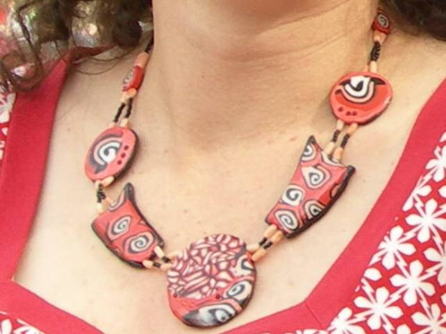 [Red+kiwi+necklace+12.4.08+on+Rony.jpg]