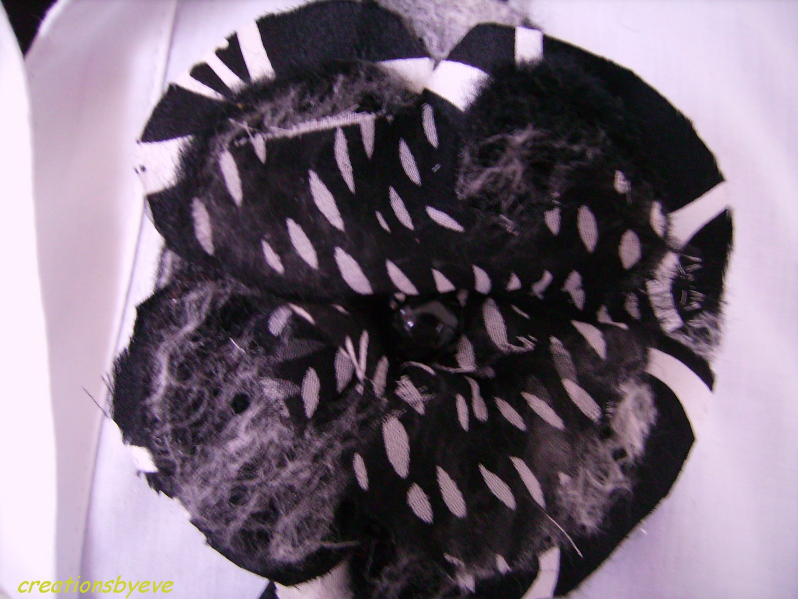 [black+flower+neckpiece1.JPG]