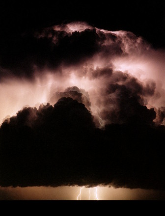 [Thunderhead+and+lightning+over+sea.jpg]