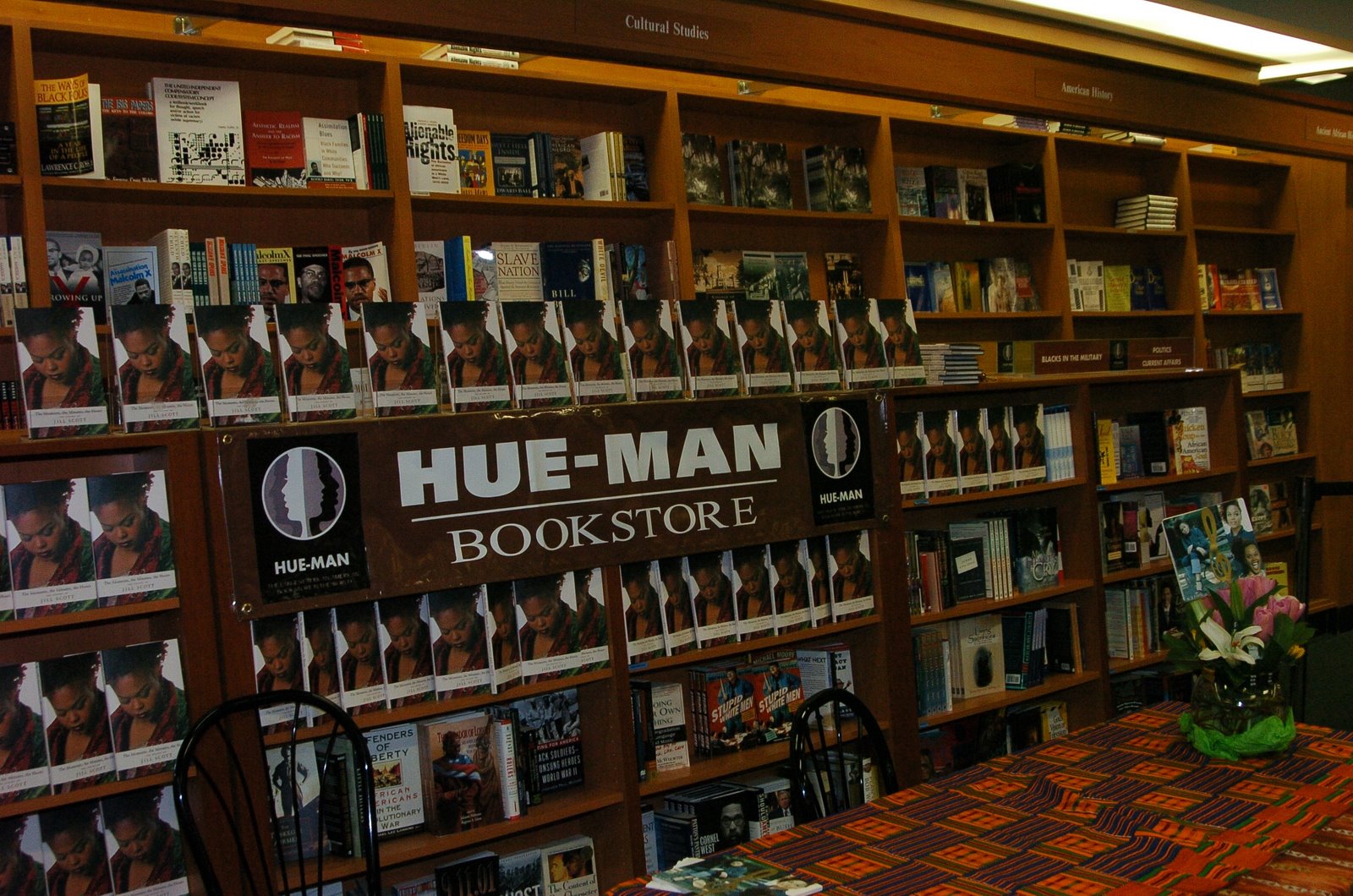 [Book+Signing+at+the+Harlem+Hue-Man+Book+Store+089.JPG]