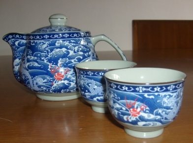 [Nonthaburi+-+teapot+and+cups.JPG]