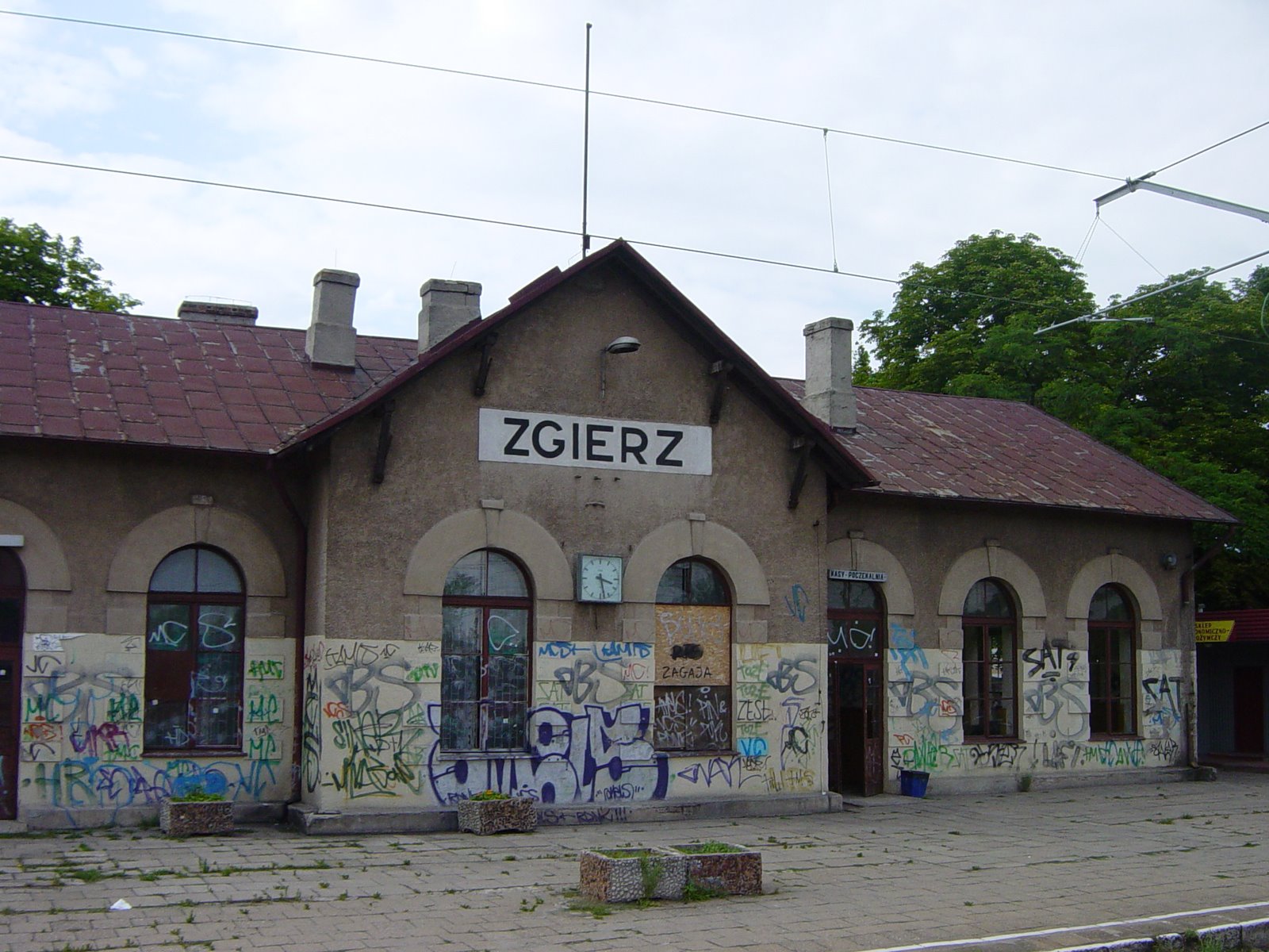 [Poland++train+station++Zgierz+dsc04177.jpg]