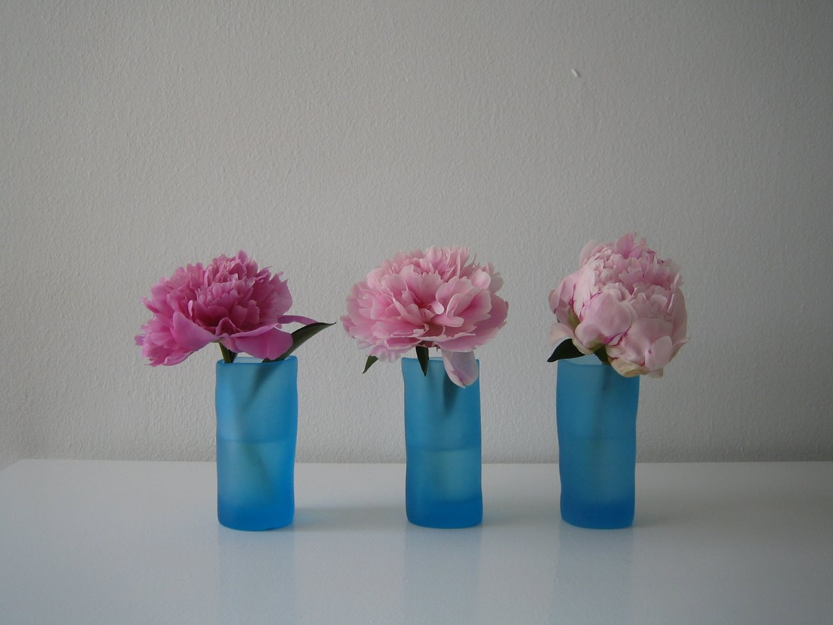 [Ice%20Blue%20Vince%20Vases%20with%20Peony.jpg]