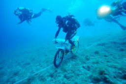 [underwater_cycling_world_record.jpg]