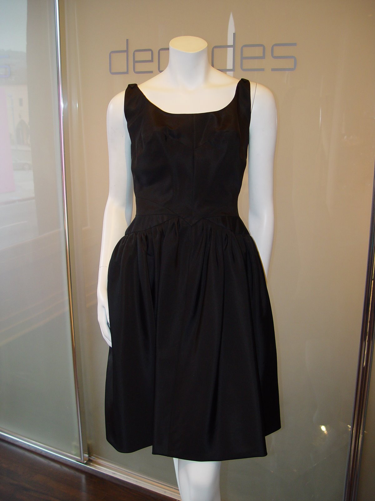 [PAULINE+TIRGERE+LATE+50S+BLACK+DRESS+WITH+ROUND+NECK+AND+LOW+BACK+WITH+FULL+SKIRT.JPG.JPG]