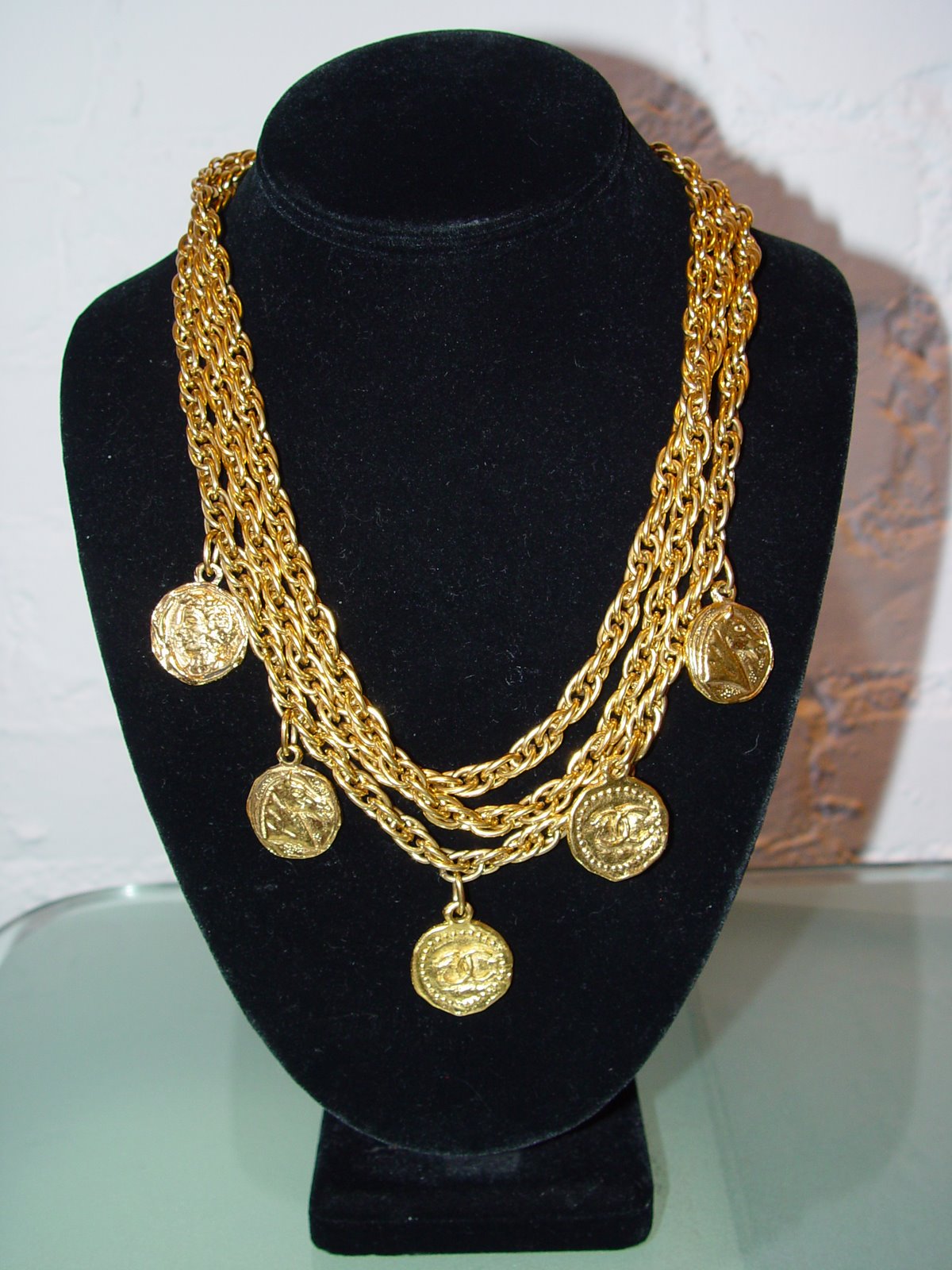 [CHANEL+3+STRANG+CHAIN+NECKLACE+WITH+LOGO+AND+SIGNATURE+COINS+C+80S.JPG.JPG]