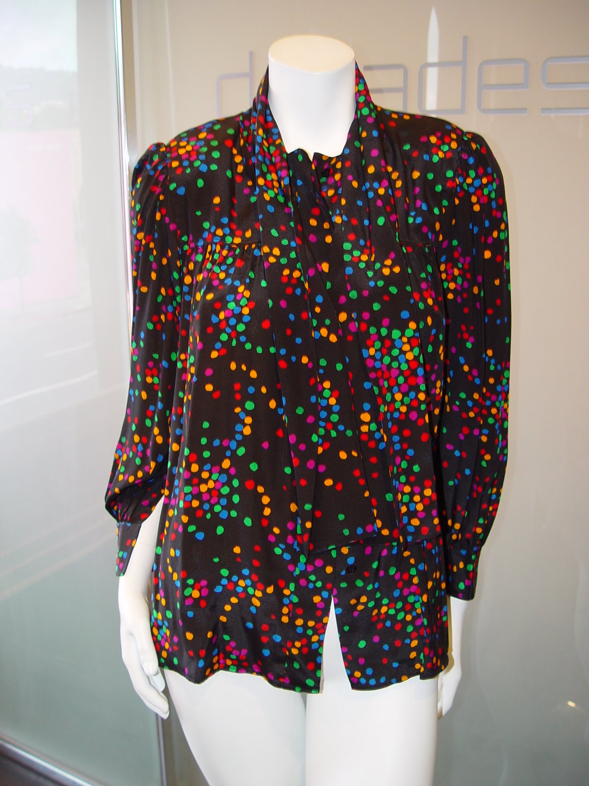 [YSL+RIVE+GAUCHE+BLACK+SILK+BLOUSE+WITH+OLIVE+BLUE+RED+WHITE+DOTS+C+80S+KEY+HOLEMARKED+SIZE+34.JPG+(1).JPG]