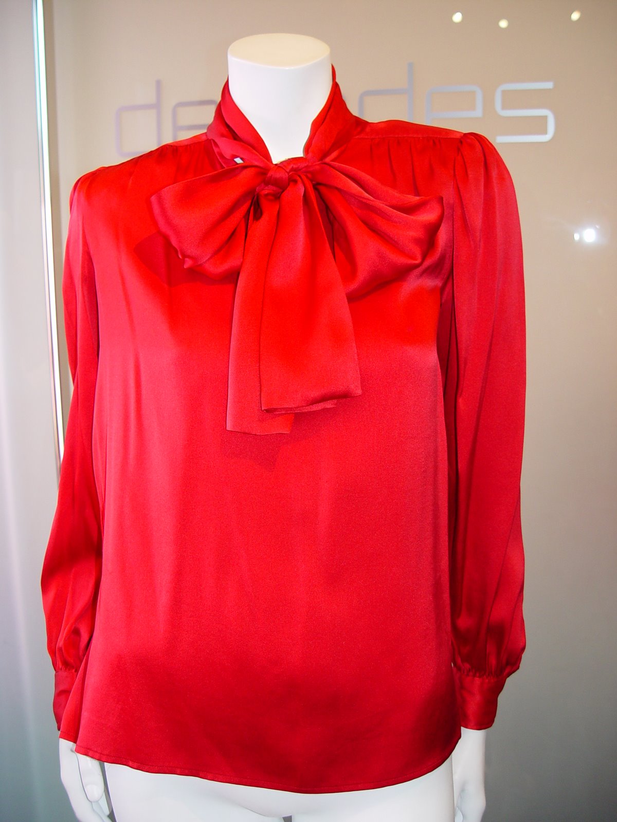 [YSL+RIVE+GAUCHE+CLASSIC+RED+SILK+SATIN+PULLOVER+BLOUSE+WITH+SINGLE+BUTTON+KEY+HOLE+AND+BOWN+TIE+FRONT+SIZE+34+C+80S.JPG.JPG]